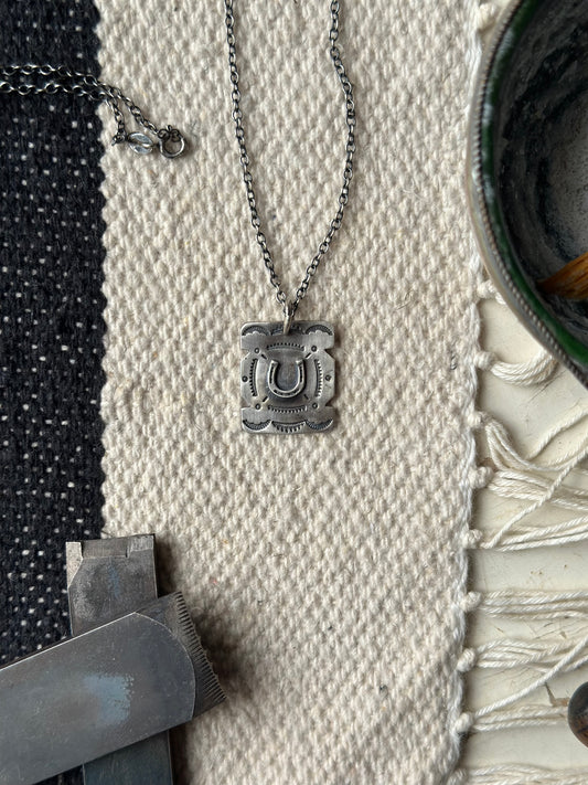 Collier “fer à cheval”
